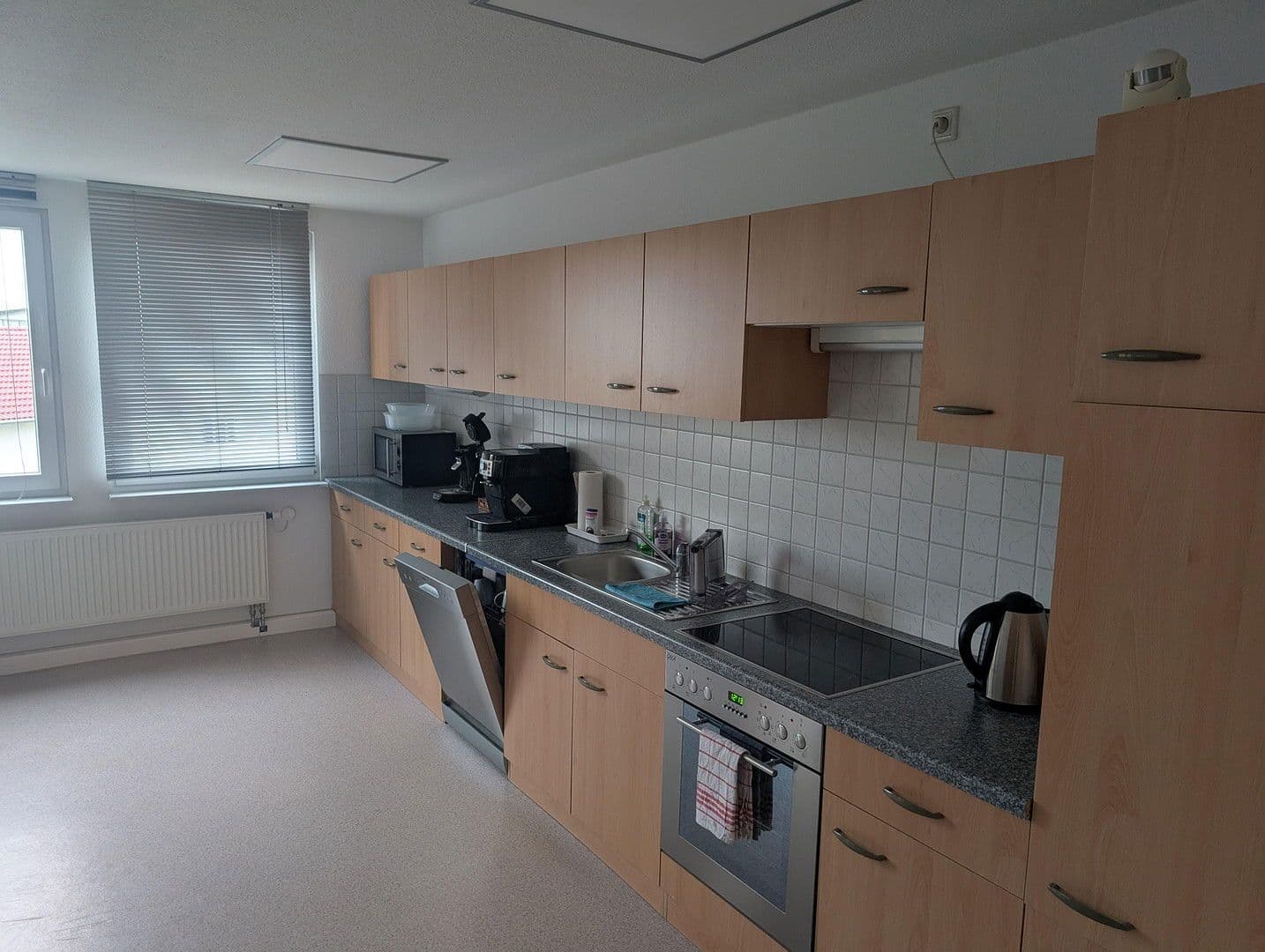 Prenájom kancelárie 222 m², Engelsdorfer Str. 373, Leipzig, Sasko Prenájom kancelárie 222 m², Engelsdorfer Str. 373, Leipzig, Sasko