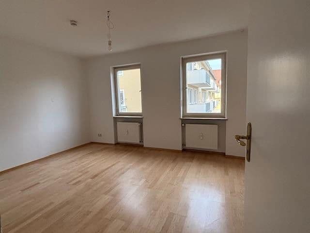 Prenájom bytu 3-izbový 89 m², Nördliche Auffahrtsallee, München, Bavorsko Prenájom bytu 3-izbový 89 m², Nördliche Auffahrtsallee, München, Bavorsko