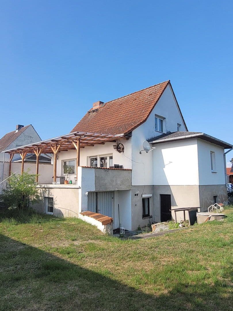 Predaj domu 117 m², pozemek 1.340 m², Burg, Sasko-Anhaltsko Predaj domu 117 m², pozemek 1.340 m², Burg, Sasko-Anhaltsko