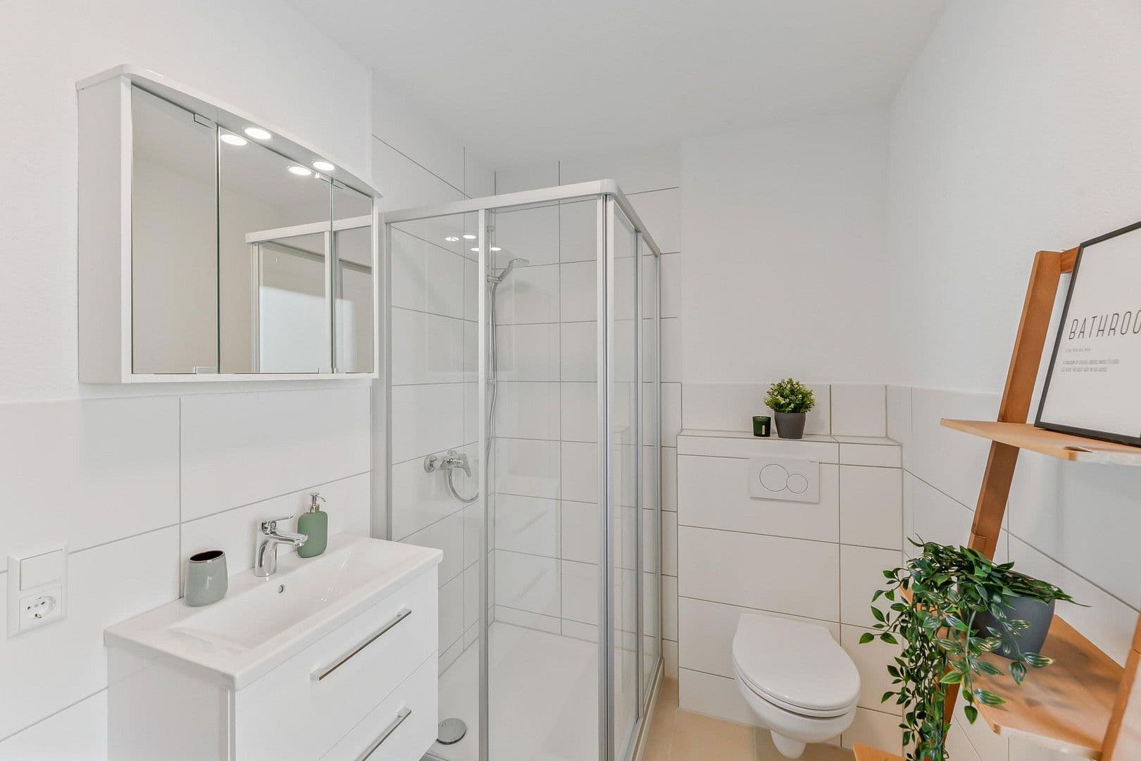 Predaj domu 200 m², pozemek 188 m², Saalbaustraße 29, Neu-Ulm, Bavorsko Predaj domu 200 m², pozemek 188 m², Saalbaustraße 29, Neu-Ulm, Bavorsko