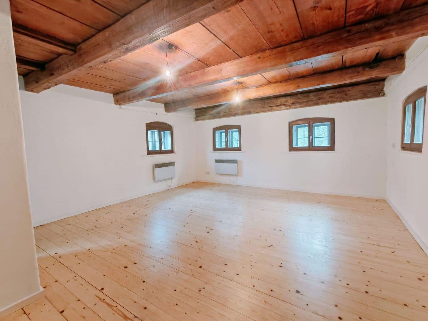 Predaj domu 130 m², pozemek 2.678 m², Manthalstr. 2, Berg, Bavorsko Predaj domu 130 m², pozemek 2.678 m², Manthalstr. 2, Berg, Bavorsko