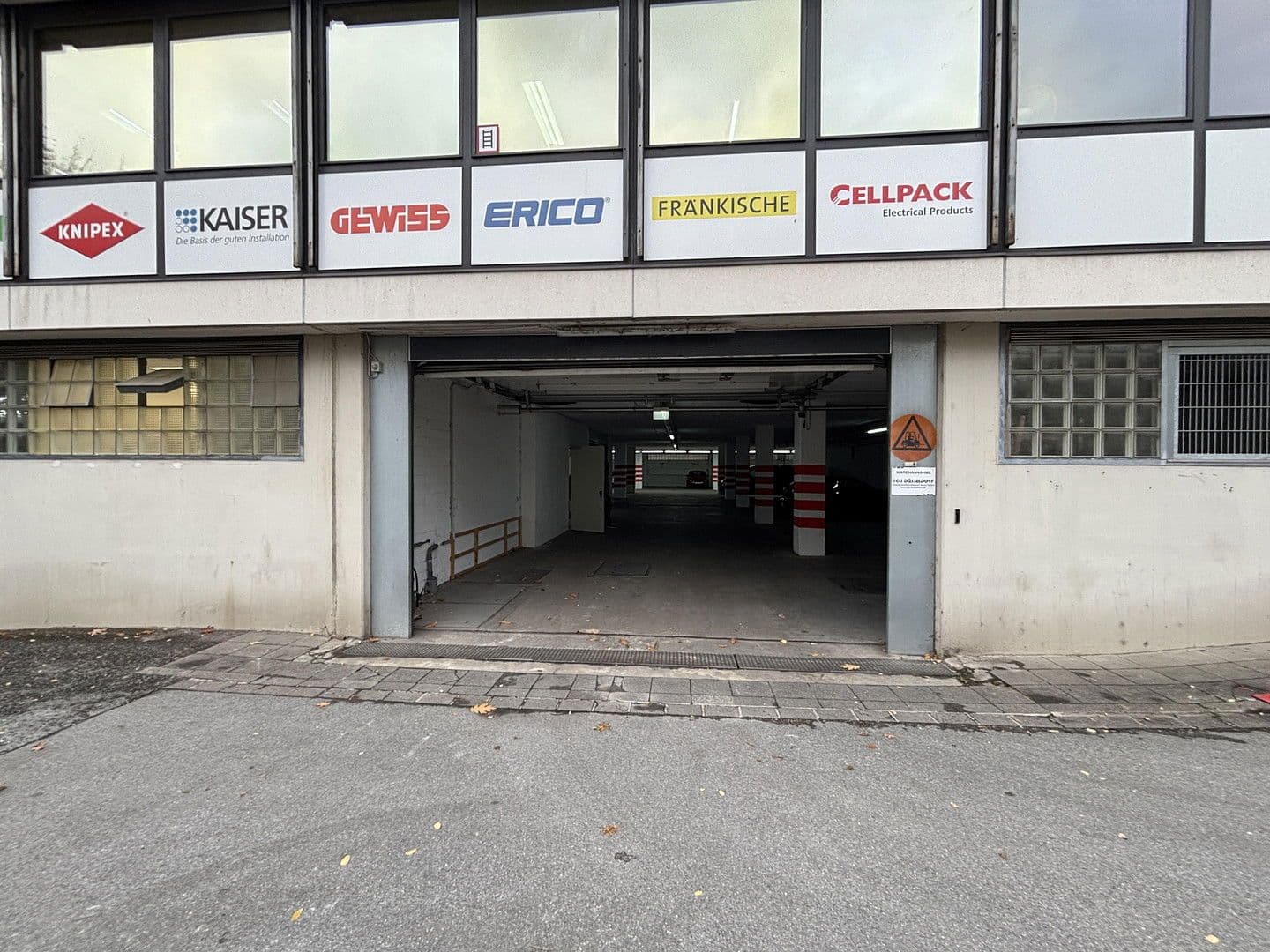 Prenájom nebytového priestoru 285 m², Münsterstrasse 330, Düsseldorf, Severné Porýnie - Westfálsko Prenájom nebytového priestoru 285 m², Münsterstrasse 330, Düsseldorf, Severné Porýnie - Westfálsko