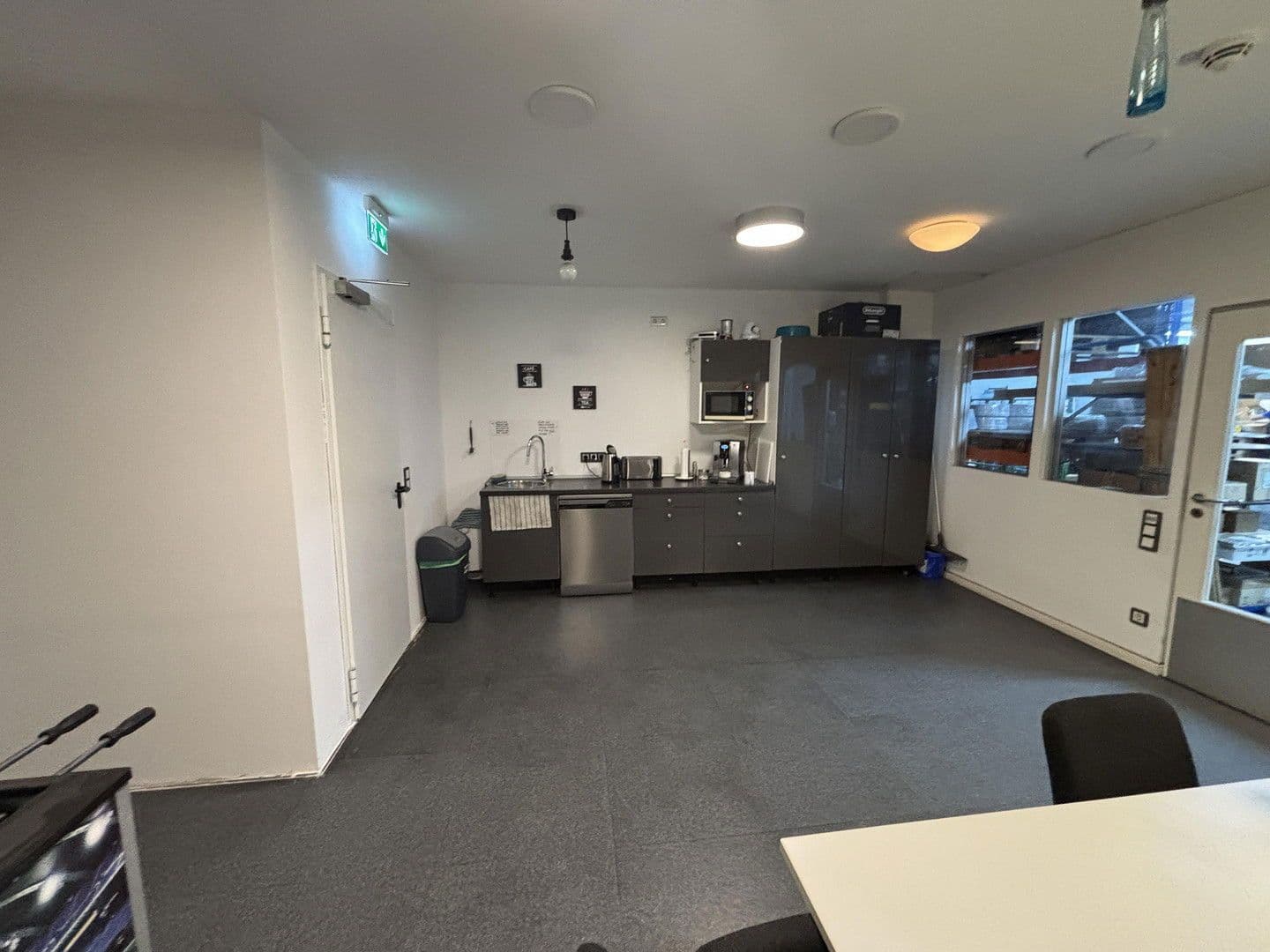 Prenájom nebytového priestoru 285 m², Münsterstrasse 330, Düsseldorf, Severné Porýnie - Westfálsko Prenájom nebytového priestoru 285 m², Münsterstrasse 330, Düsseldorf, Severné Porýnie - Westfálsko