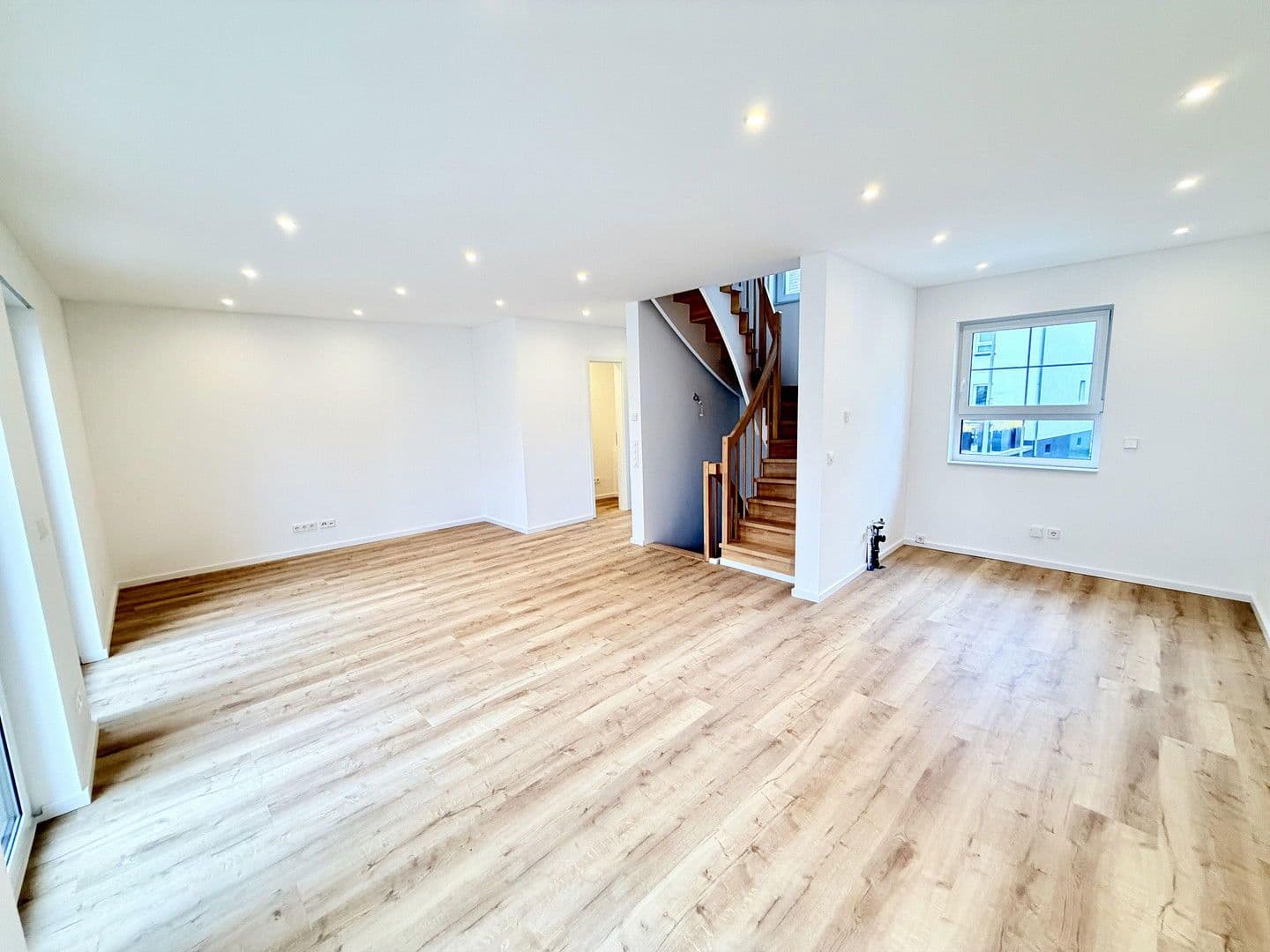 Prenájom domu 145 m², pozemek 30 m², Idstein, Hesensko Prenájom domu 145 m², pozemek 30 m², Idstein, Hesensko