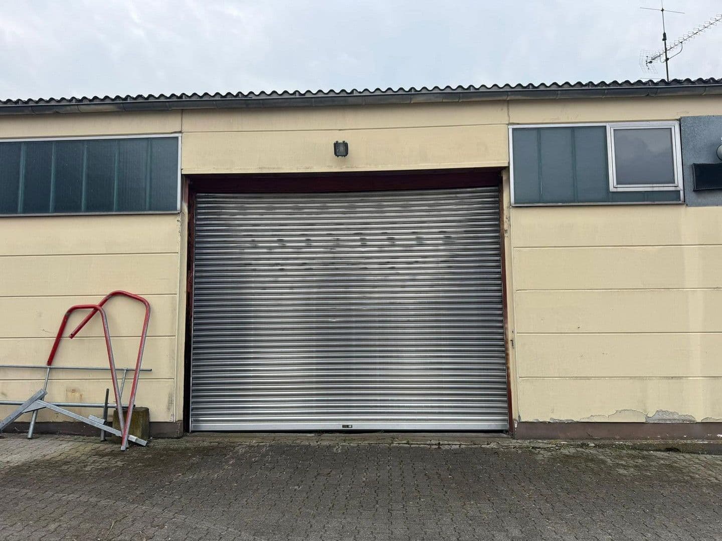 Prenájom nebytového priestoru 862 m², Ofterdingen, Bádensko-Wurttembersko Prenájom nebytového priestoru 862 m², Ofterdingen, Bádensko-Wurttembersko