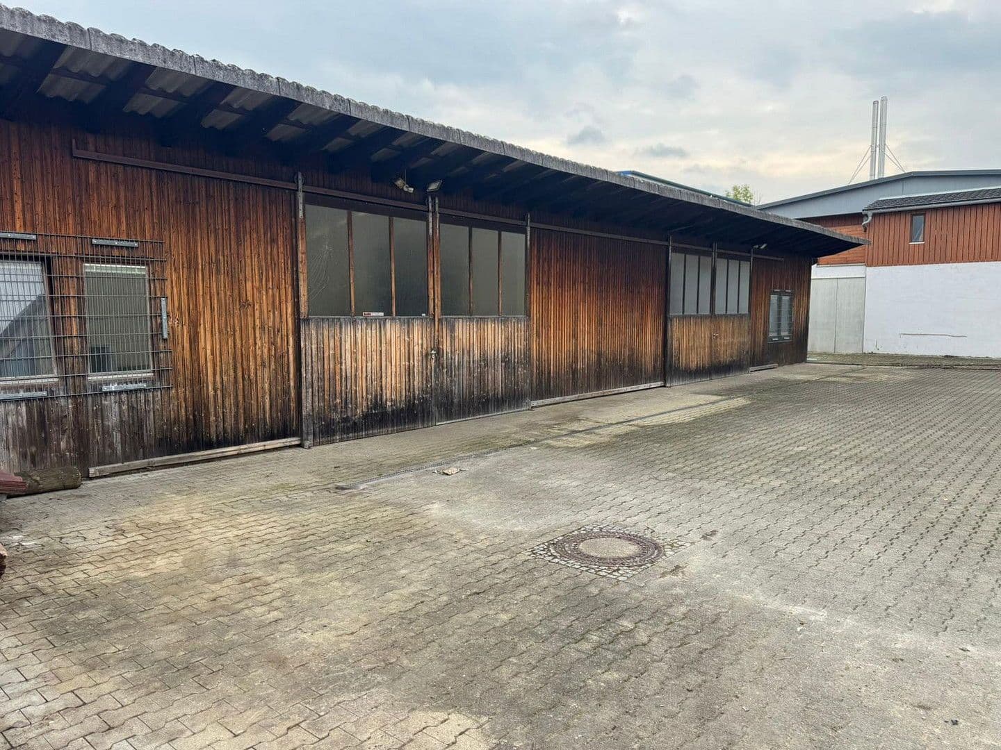 Prenájom nebytového priestoru 862 m², Ofterdingen, Bádensko-Wurttembersko Prenájom nebytového priestoru 862 m², Ofterdingen, Bádensko-Wurttembersko