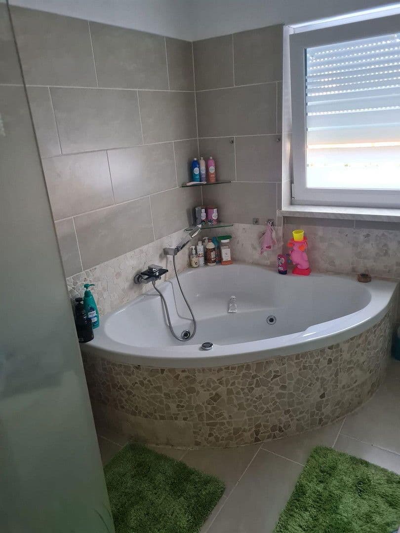 Predaj domu 185 m², pozemek 996 m², Kaiserslautern, Porýnie-Falcko Predaj domu 185 m², pozemek 996 m², Kaiserslautern, Porýnie-Falcko