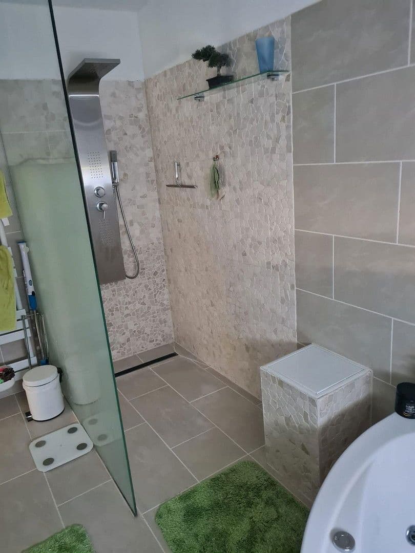 Predaj domu 185 m², pozemek 996 m², Kaiserslautern, Porýnie-Falcko Predaj domu 185 m², pozemek 996 m², Kaiserslautern, Porýnie-Falcko