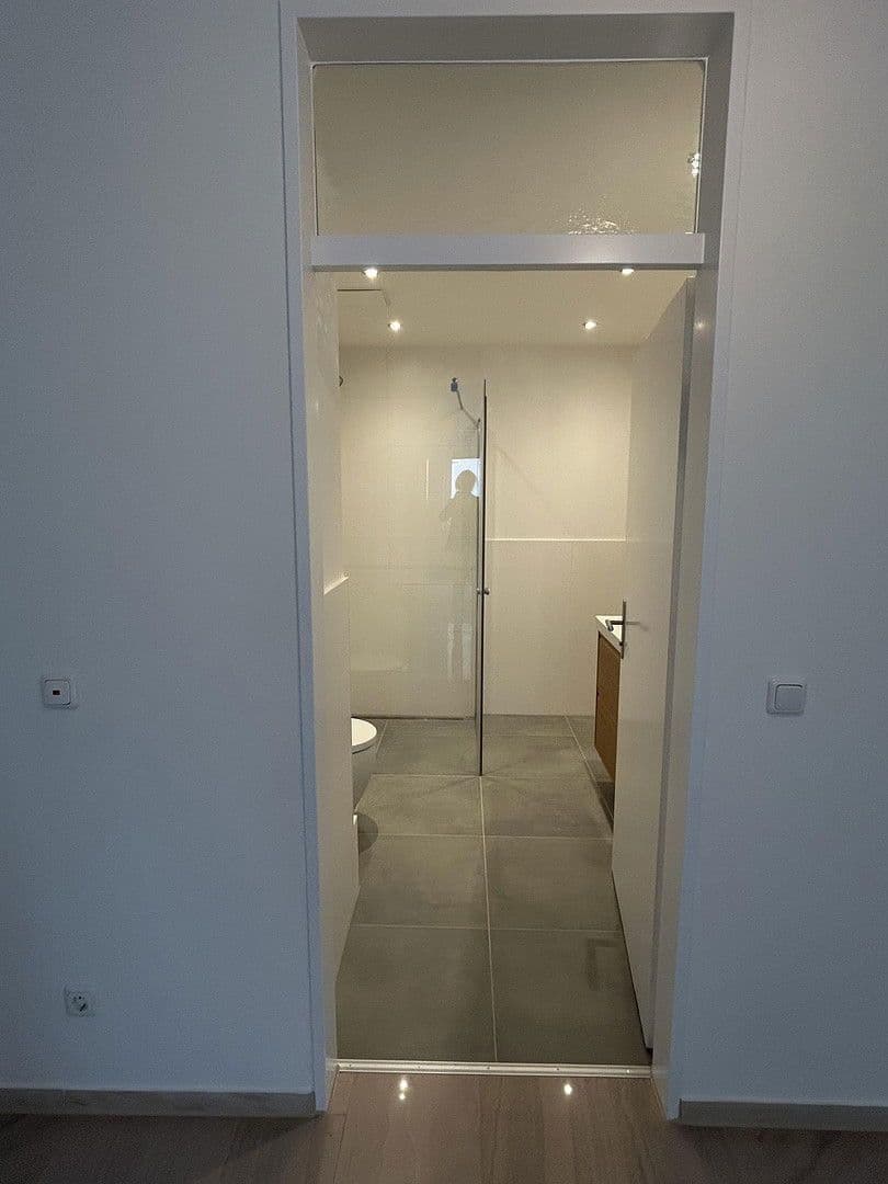 Prenájom bytu 2-izbový 89 m², Ellingerweg 98, München, Bavorsko Prenájom bytu 2-izbový 89 m², Ellingerweg 98, München, Bavorsko