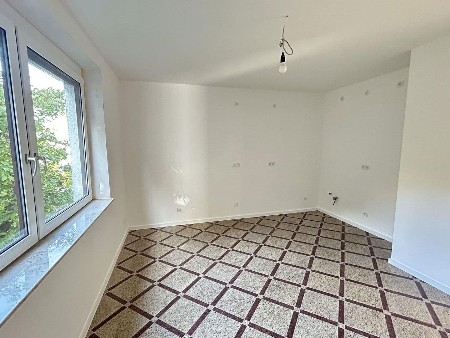 Prenájom bytu 2-izbový 89 m², Ellingerweg 98, München, Bavorsko Prenájom bytu 2-izbový 89 m², Ellingerweg 98, München, Bavorsko