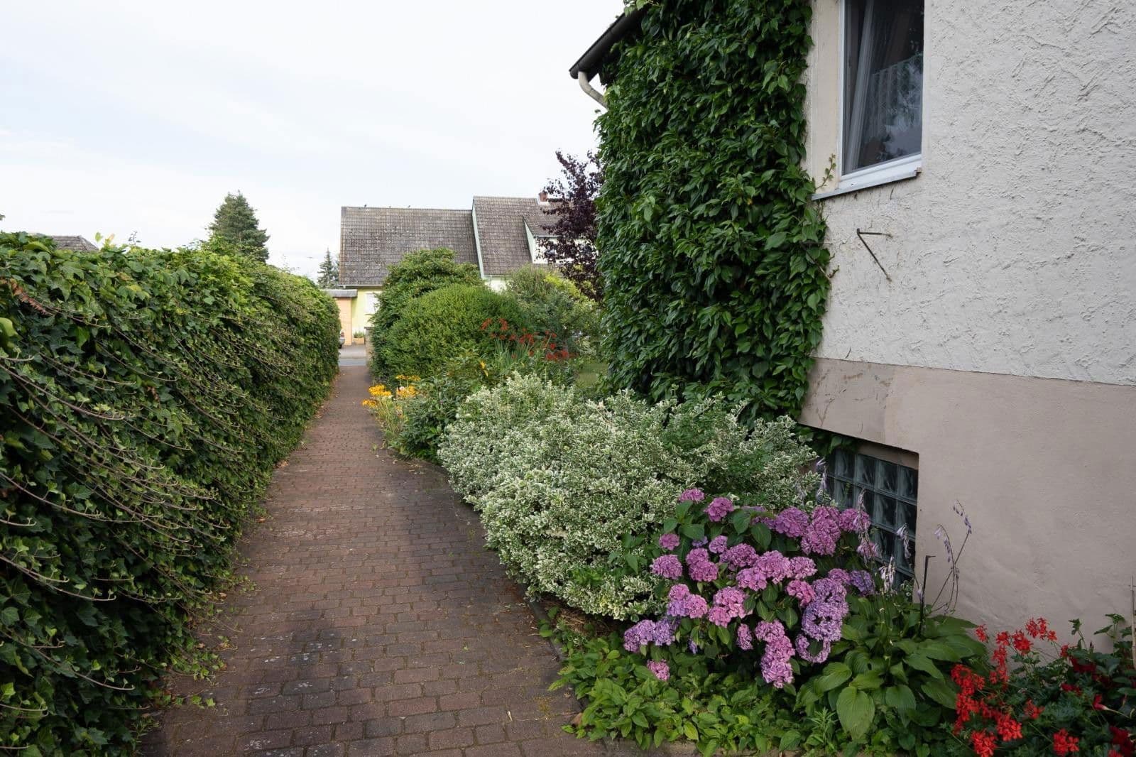 Predaj domu 174 m², pozemek 1.787 m², Alte Heerstraße 25, Wesendorf, Dolné Sasko Predaj domu 174 m², pozemek 1.787 m², Alte Heerstraße 25, Wesendorf, Dolné Sasko