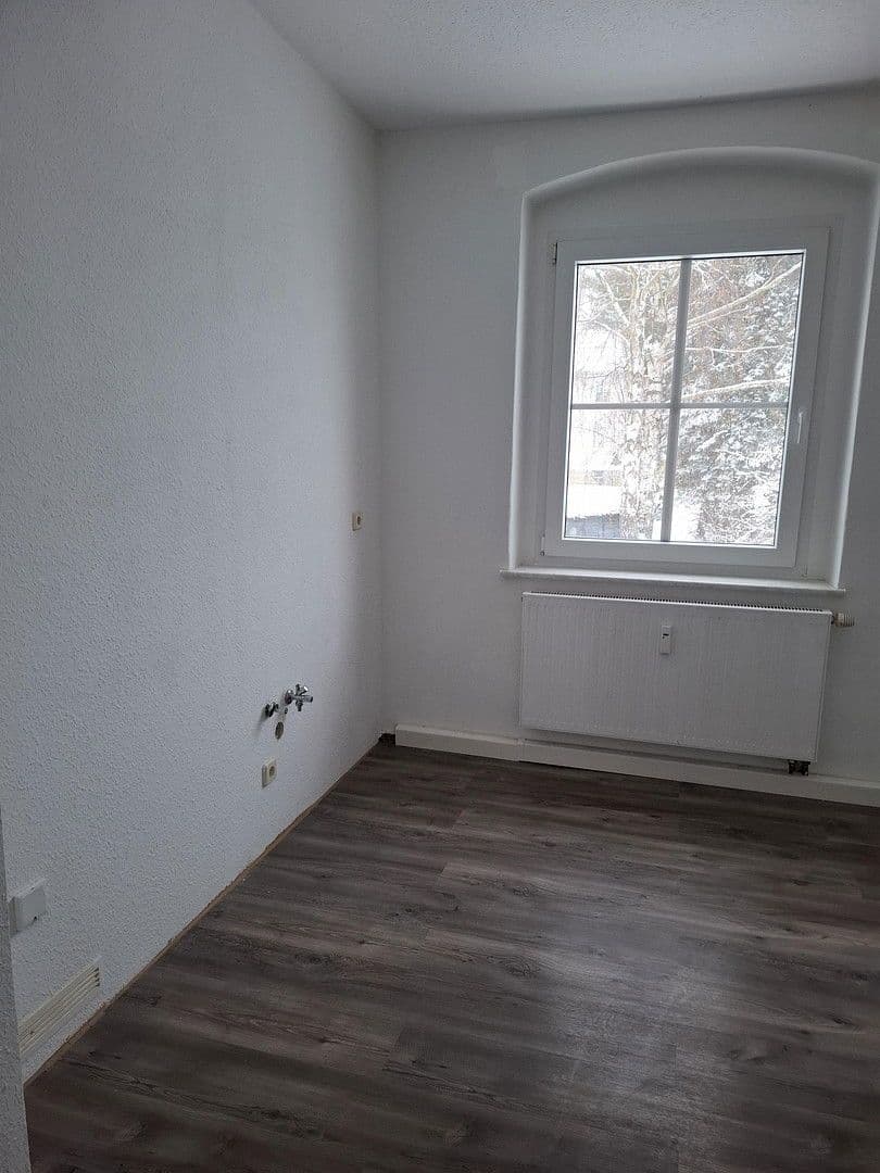 Prenájom bytu 2-izbový 59 m², Marxstr. 5, Seifhennersdorf, Sasko Prenájom bytu 2-izbový 59 m², Marxstr. 5, Seifhennersdorf, Sasko