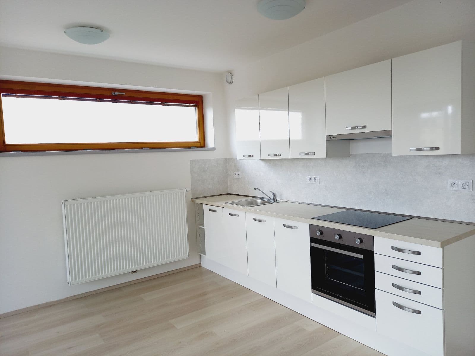 Prenájom bytu 2-izbový 60 m², Tovární, Čelákovice, Středočeský kraj Prenájom bytu 2-izbový 60 m², Tovární, Čelákovice, Středočeský kraj