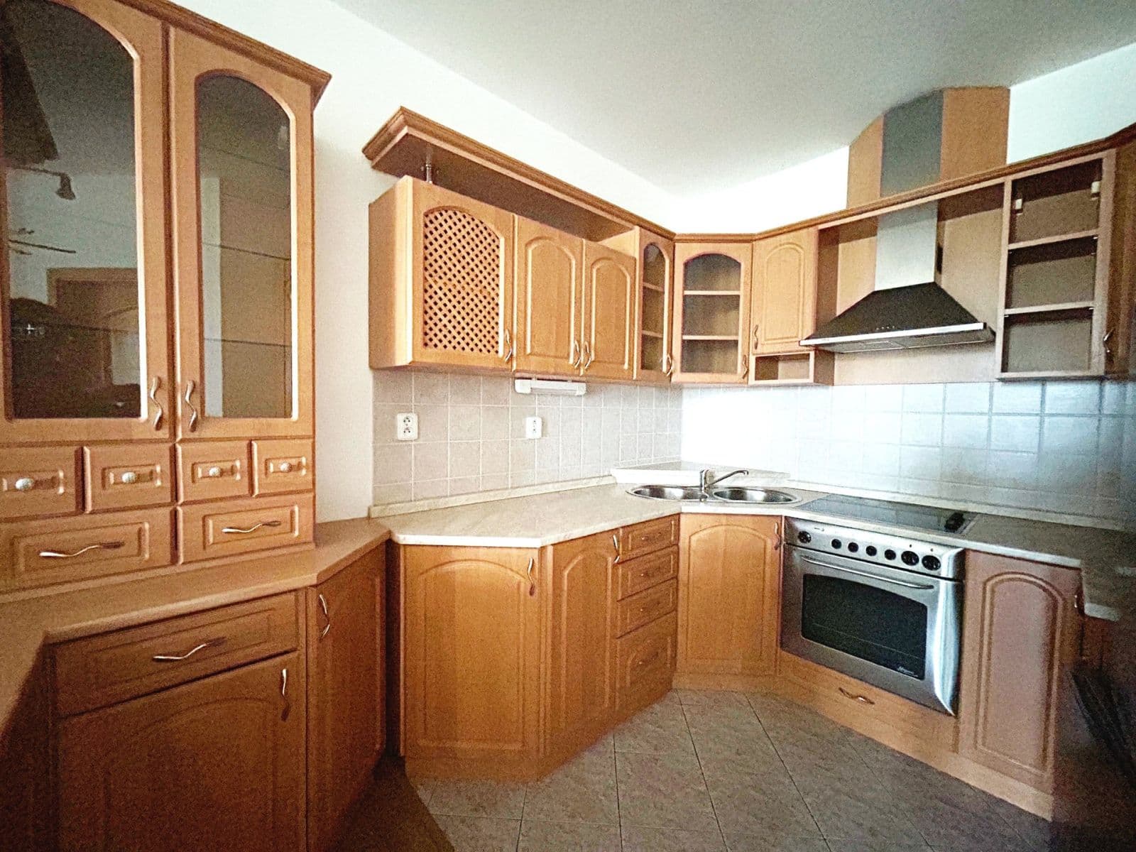 Prenájom bytu 2-izbový 76 m², nám. T.G.Masaryka, Poděbrady, Středočeský kraj Prenájom bytu 2-izbový 76 m², nám. T.G.Masaryka, Poděbrady, Středočeský kraj