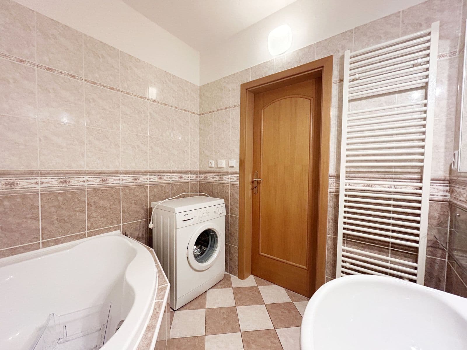 Prenájom bytu 2-izbový 76 m², nám. T.G.Masaryka, Poděbrady, Středočeský kraj Prenájom bytu 2-izbový 76 m², nám. T.G.Masaryka, Poděbrady, Středočeský kraj