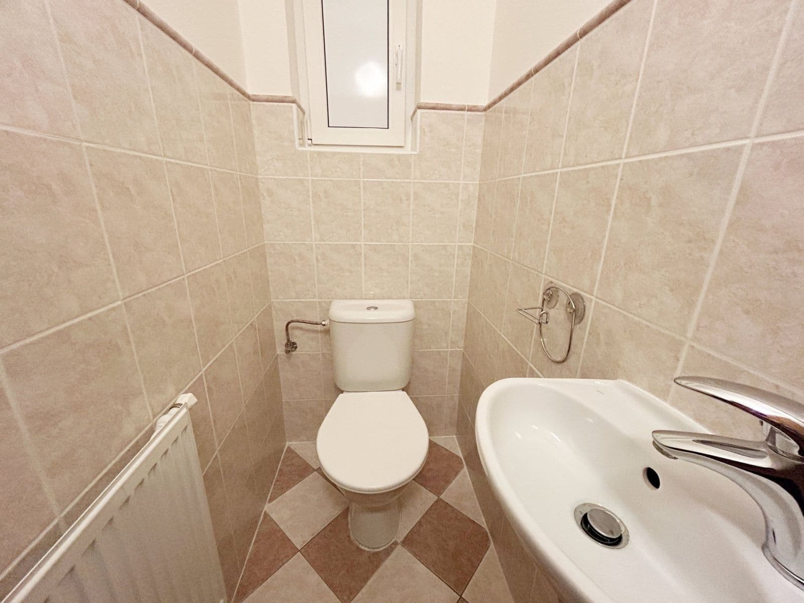 Prenájom bytu 2-izbový 76 m², nám. T.G.Masaryka, Poděbrady, Středočeský kraj Prenájom bytu 2-izbový 76 m², nám. T.G.Masaryka, Poděbrady, Středočeský kraj