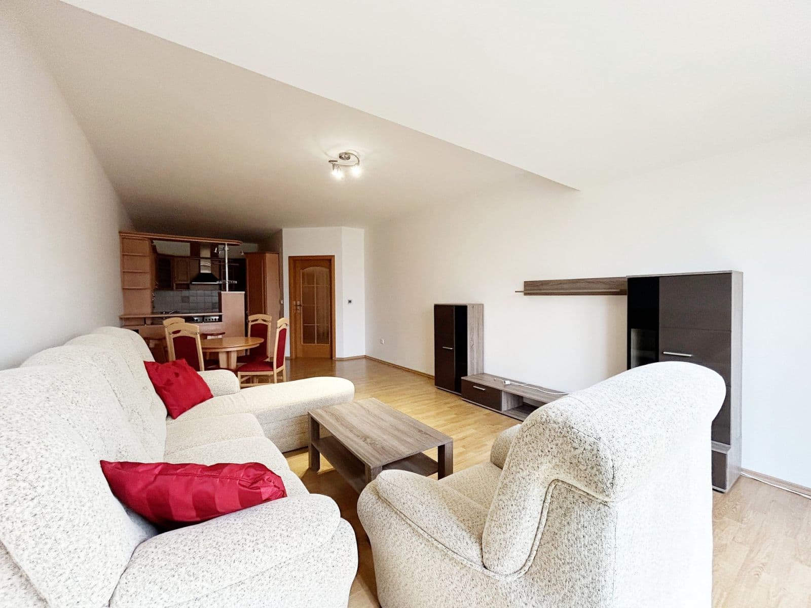 Prenájom bytu 2-izbový 76 m², nám. T.G.Masaryka, Poděbrady, Středočeský kraj Prenájom bytu 2-izbový 76 m², nám. T.G.Masaryka, Poděbrady, Středočeský kraj