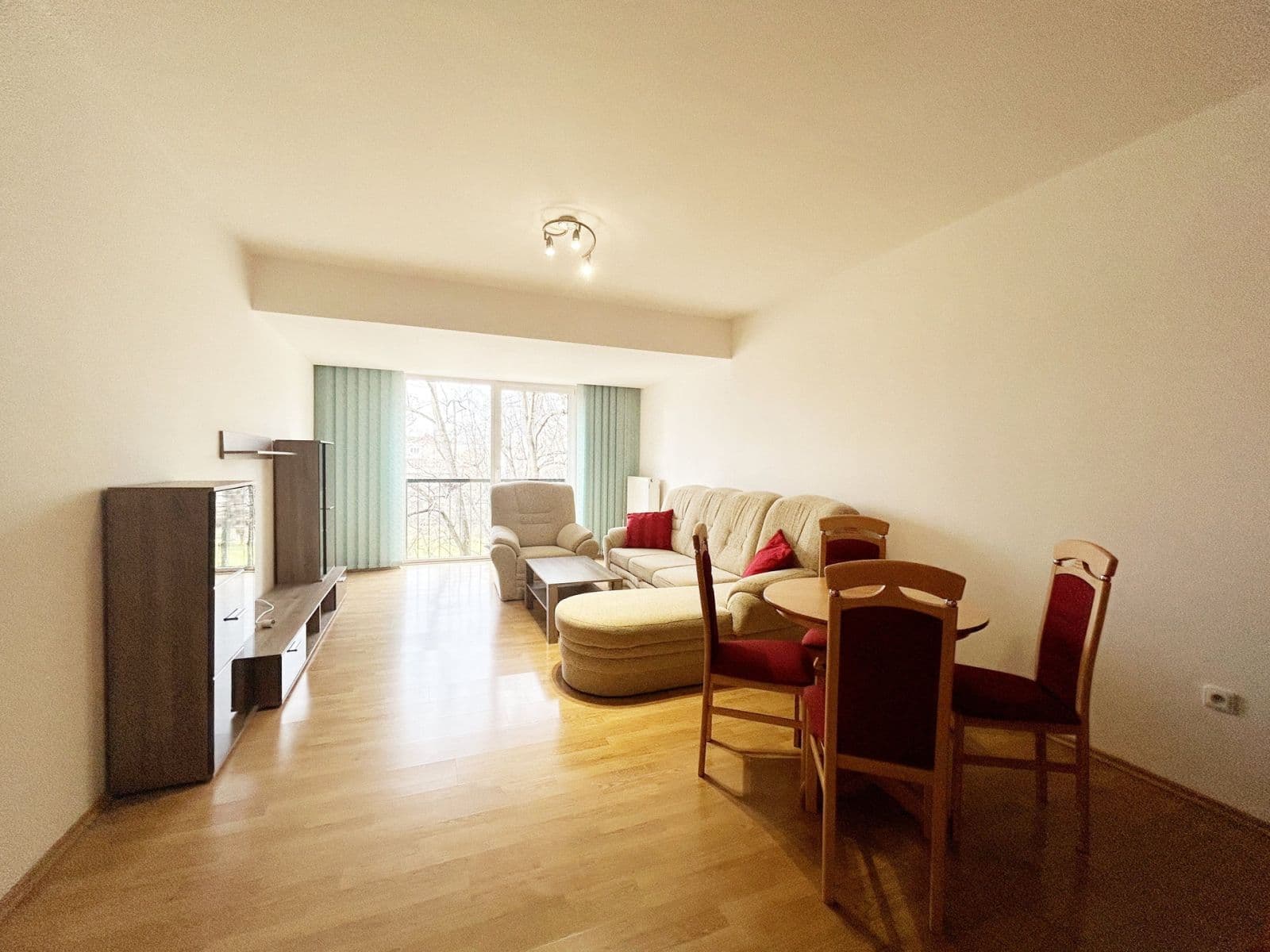 Prenájom bytu 2-izbový 76 m², nám. T.G.Masaryka, Poděbrady, Středočeský kraj Prenájom bytu 2-izbový 76 m², nám. T.G.Masaryka, Poděbrady, Středočeský kraj