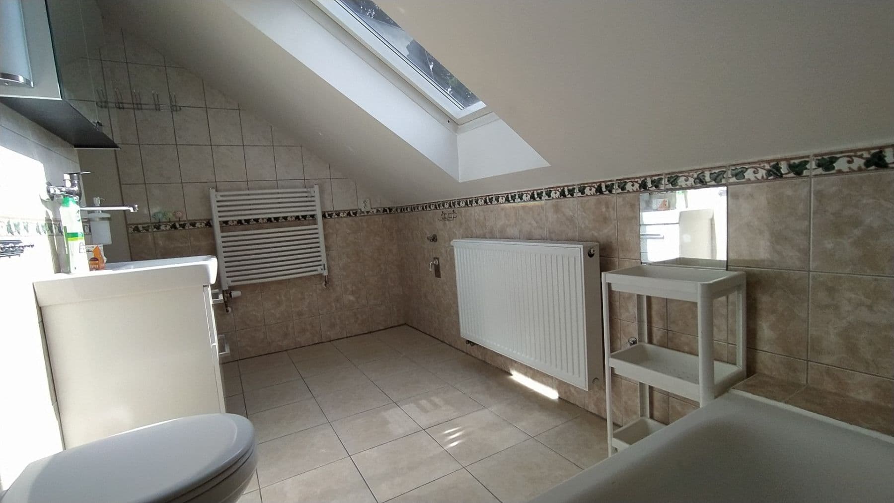 Prenájom bytu 3-izbový 96 m², U Kruhárny, Dobřichovice, Středočeský kraj Prenájom bytu 3-izbový 96 m², U Kruhárny, Dobřichovice, Středočeský kraj