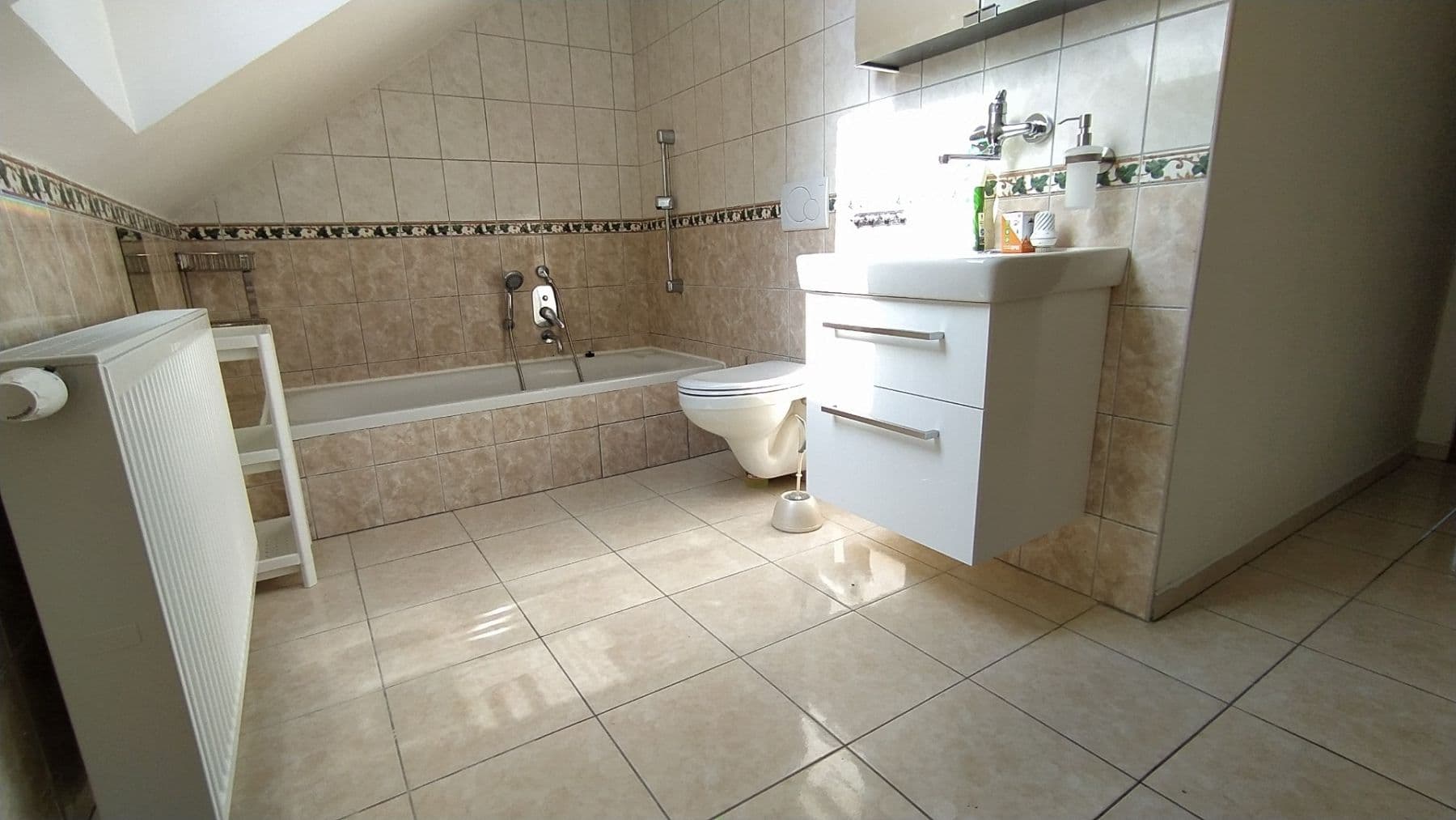 Prenájom bytu 3-izbový 96 m², U Kruhárny, Dobřichovice, Středočeský kraj Prenájom bytu 3-izbový 96 m², U Kruhárny, Dobřichovice, Středočeský kraj