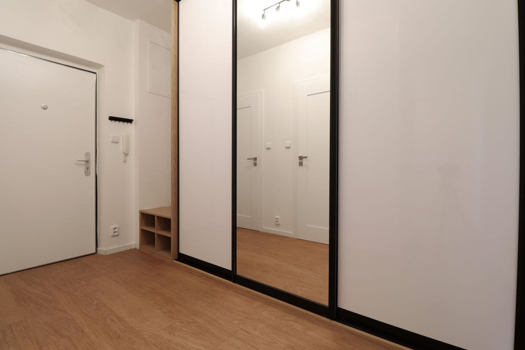 Prenájom bytu 2-izbový 52 m², Evropská, Praha, Praha Prenájom bytu 2-izbový 52 m², Evropská, Praha, Praha