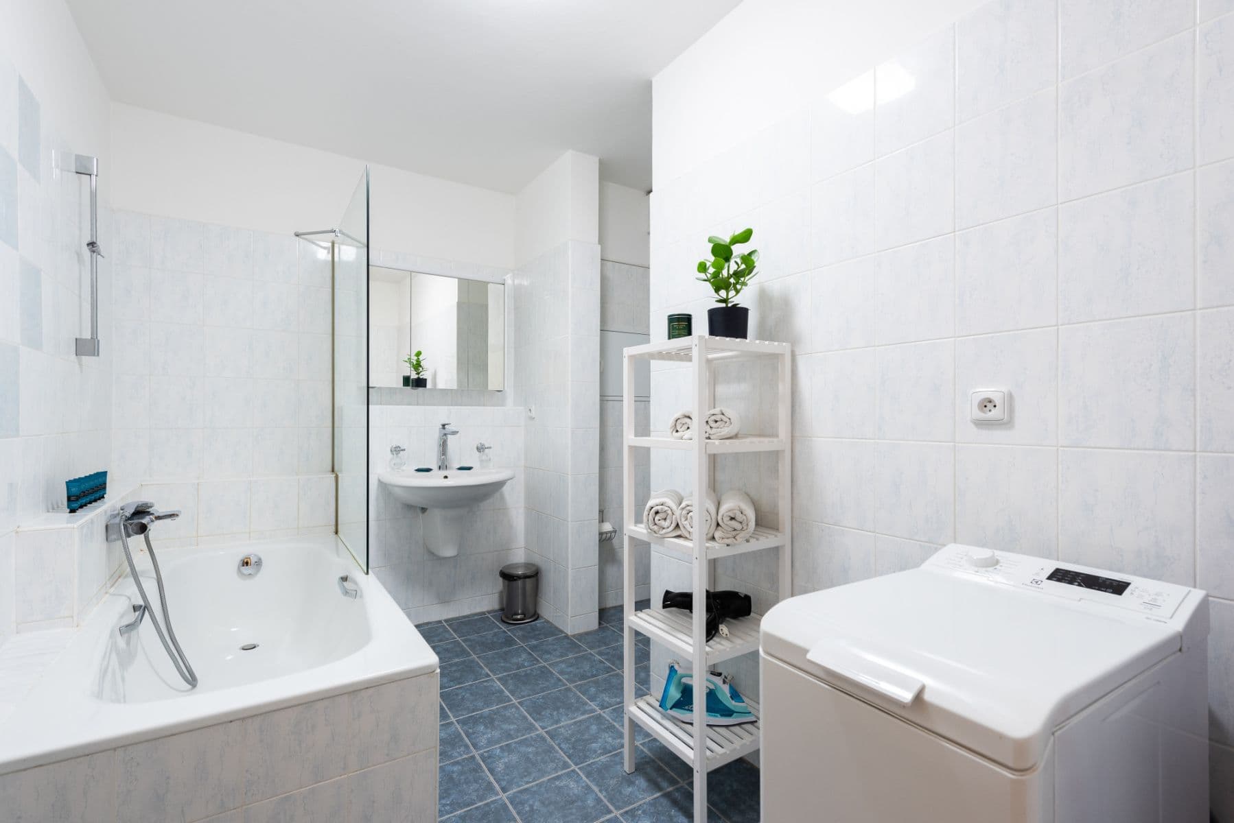 Prenájom bytu 80 m², Rostovská, Praha, Praha Prenájom bytu 80 m², Rostovská, Praha, Praha