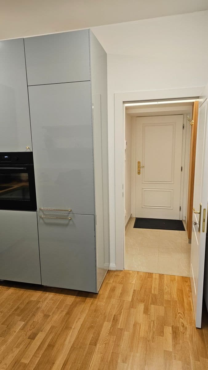 Prenájom bytu 1-izbový 36 m², Záhřebská, Praha, Praha Prenájom bytu 1-izbový 36 m², Záhřebská, Praha, Praha