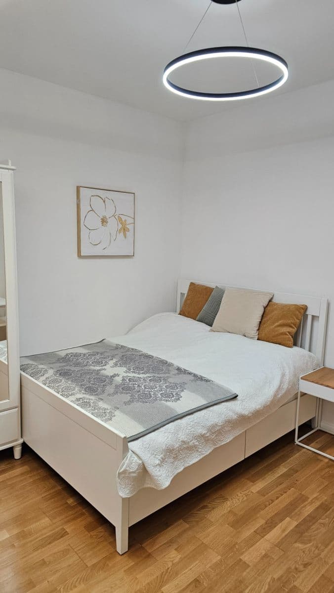 Prenájom bytu 1-izbový 36 m², Záhřebská, Praha, Praha Prenájom bytu 1-izbový 36 m², Záhřebská, Praha, Praha