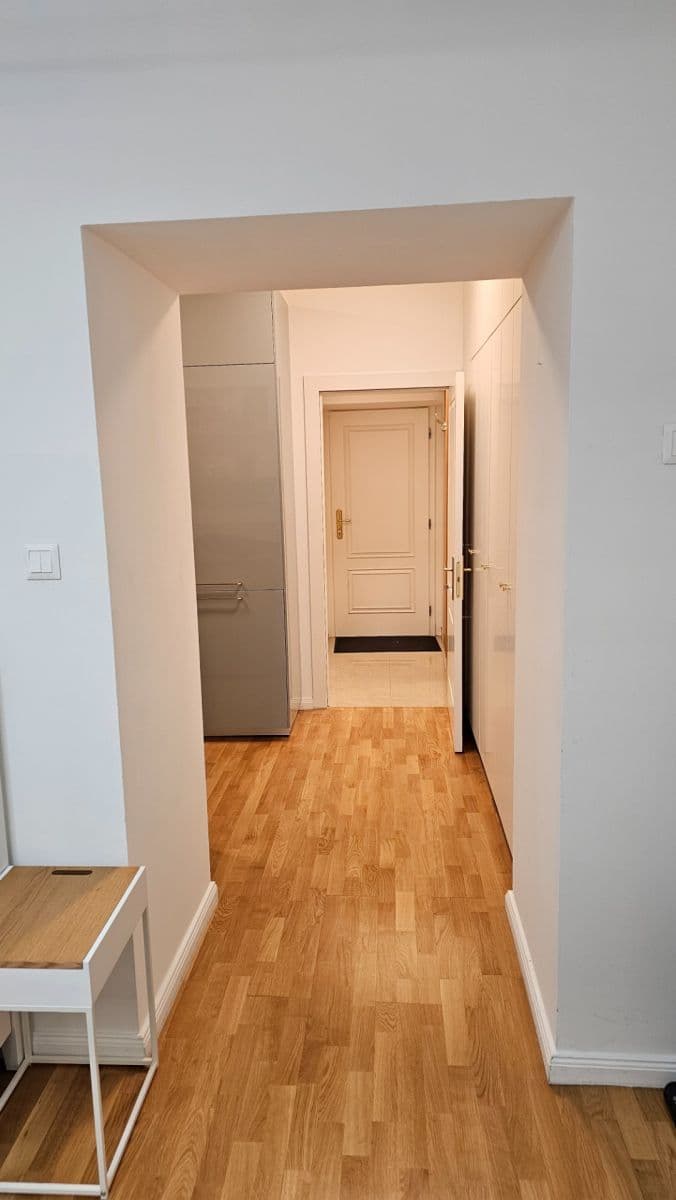 Prenájom bytu 1-izbový 36 m², Záhřebská, Praha, Praha Prenájom bytu 1-izbový 36 m², Záhřebská, Praha, Praha