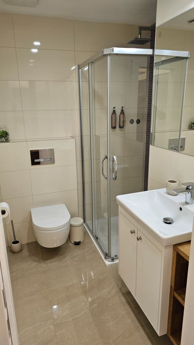 Prenájom bytu 1-izbový 36 m², Záhřebská, Praha, Praha Prenájom bytu 1-izbový 36 m², Záhřebská, Praha, Praha