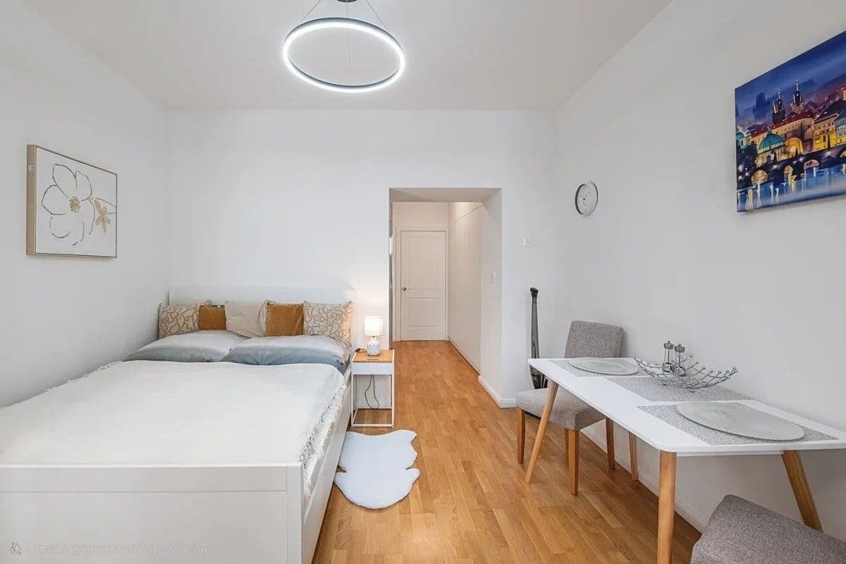 Prenájom bytu 1-izbový 36 m², Záhřebská, Praha, Praha Prenájom bytu 1-izbový 36 m², Záhřebská, Praha, Praha