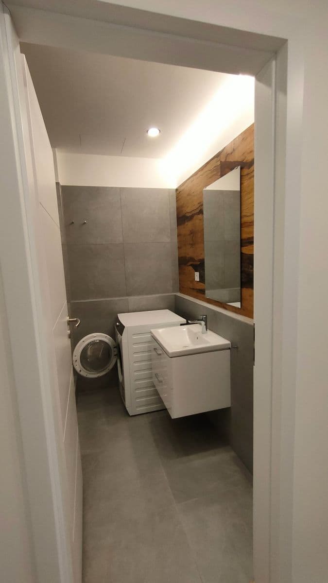 Prenájom bytu 1-izbový 32 m², Evropská, Praha, Praha Prenájom bytu 1-izbový 32 m², Evropská, Praha, Praha