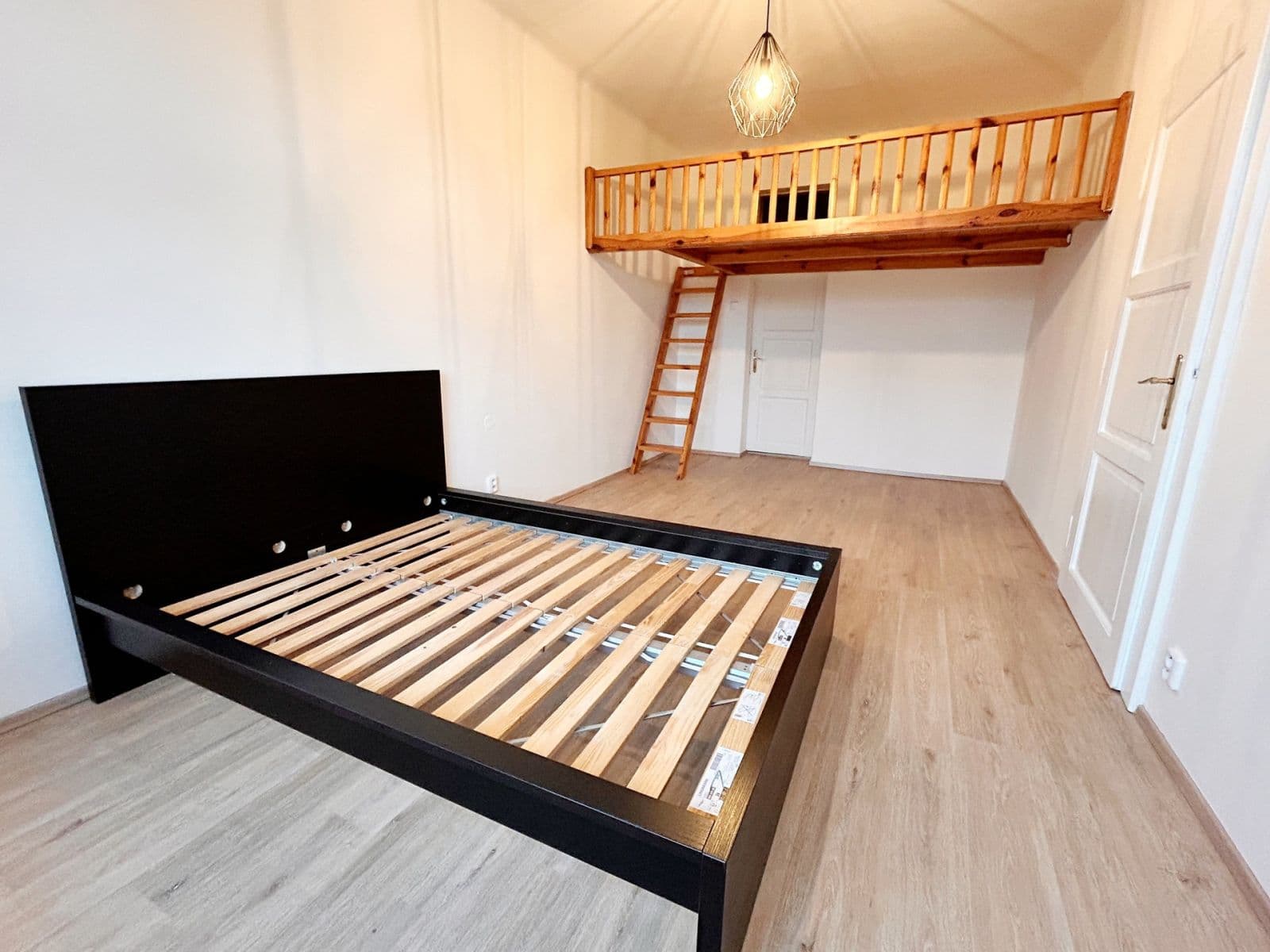 Prenájom bytu 2-izbový 65 m², Jičínská, Praha, Praha Prenájom bytu 2-izbový 65 m², Jičínská, Praha, Praha