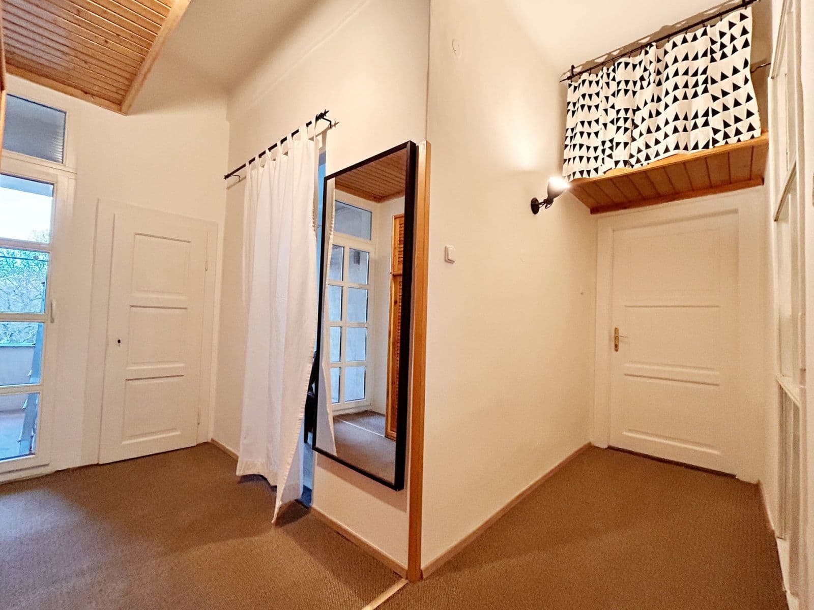 Prenájom bytu 2-izbový 65 m², Jičínská, Praha, Praha Prenájom bytu 2-izbový 65 m², Jičínská, Praha, Praha