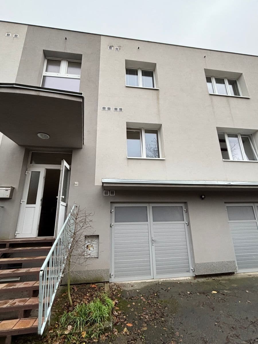 Prenájom bytu 3-izbový 85 m², Gončarenkova, Praha, Praha Prenájom bytu 3-izbový 85 m², Gončarenkova, Praha, Praha