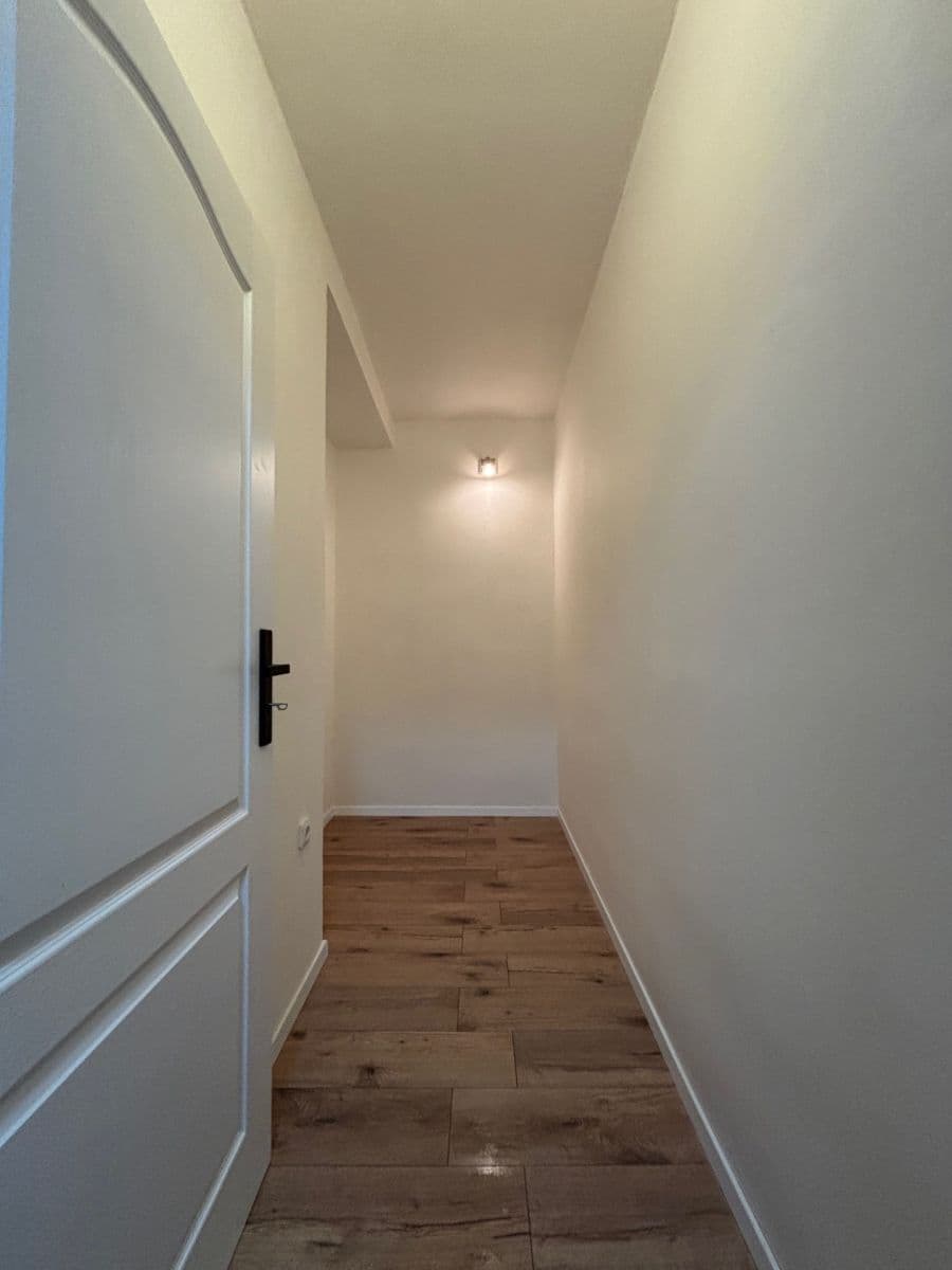 Prenájom bytu 3-izbový 85 m², Gončarenkova, Praha, Praha Prenájom bytu 3-izbový 85 m², Gončarenkova, Praha, Praha