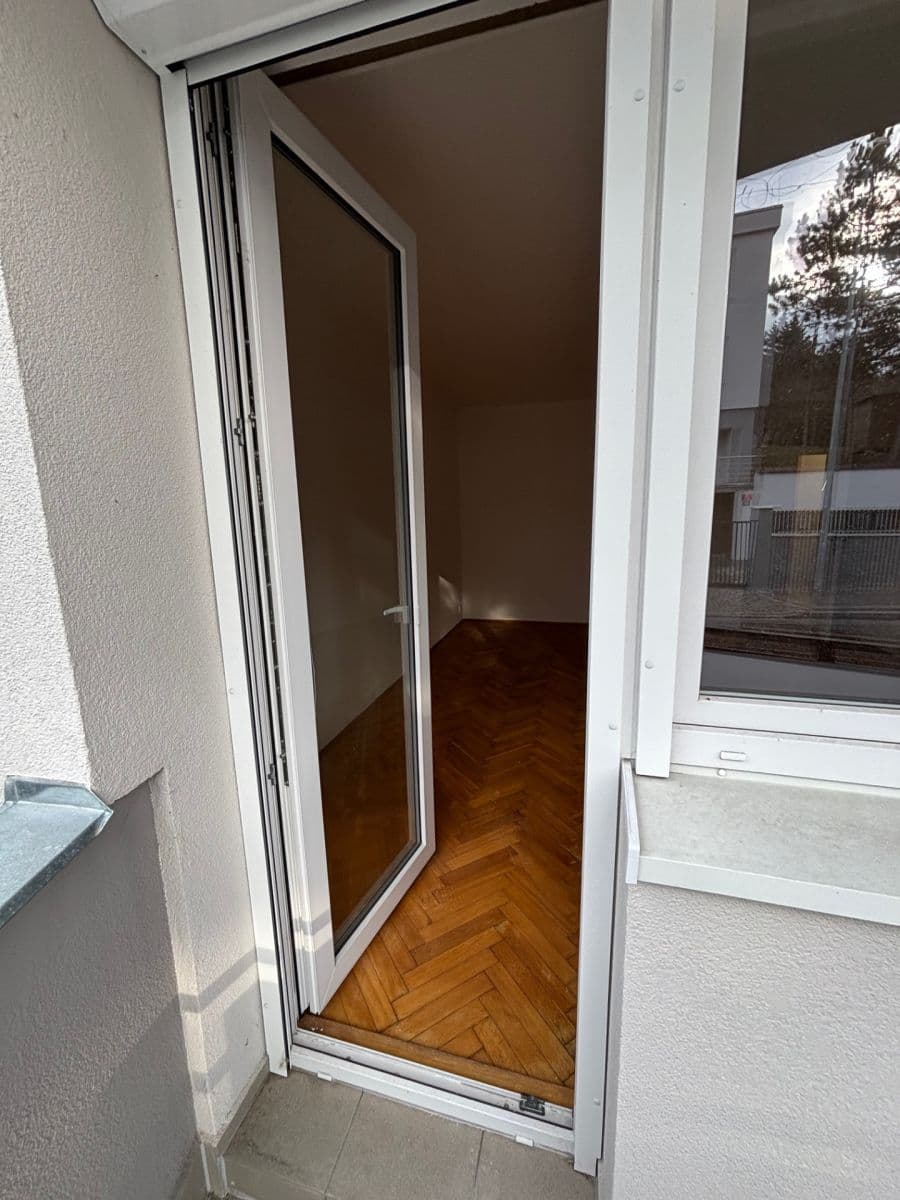 Prenájom bytu 3-izbový 85 m², Gončarenkova, Praha, Praha Prenájom bytu 3-izbový 85 m², Gončarenkova, Praha, Praha