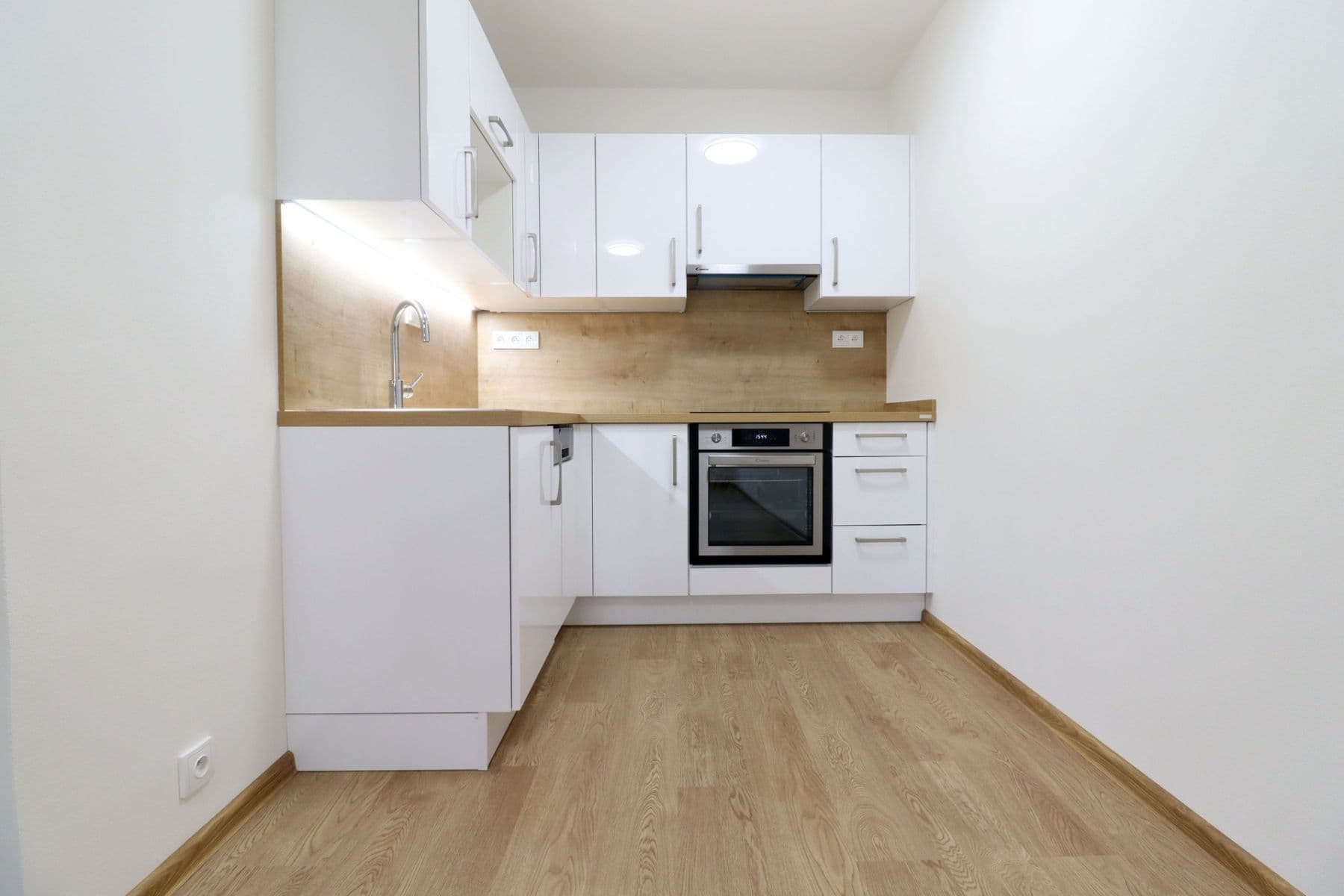 Prenájom bytu 2-izbový 43 m², K lukám, Praha, Praha Prenájom bytu 2-izbový 43 m², K lukám, Praha, Praha