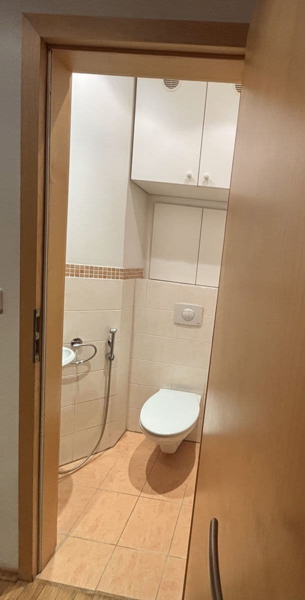 Prenájom bytu 3-izbový 71 m², Na Petřinách, Praha, Praha Prenájom bytu 3-izbový 71 m², Na Petřinách, Praha, Praha