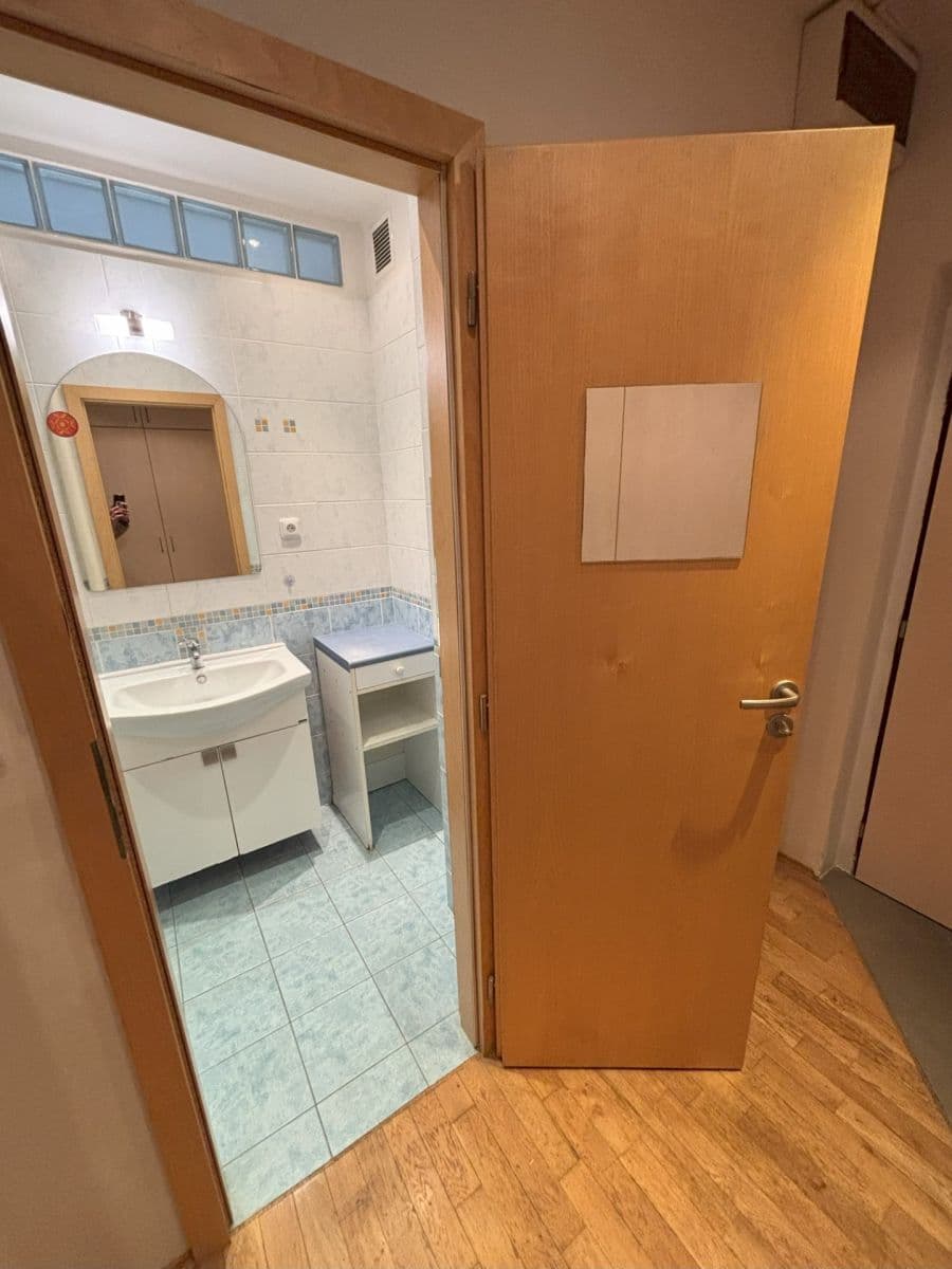 Prenájom bytu 3-izbový 71 m², Na Petřinách, Praha, Praha Prenájom bytu 3-izbový 71 m², Na Petřinách, Praha, Praha