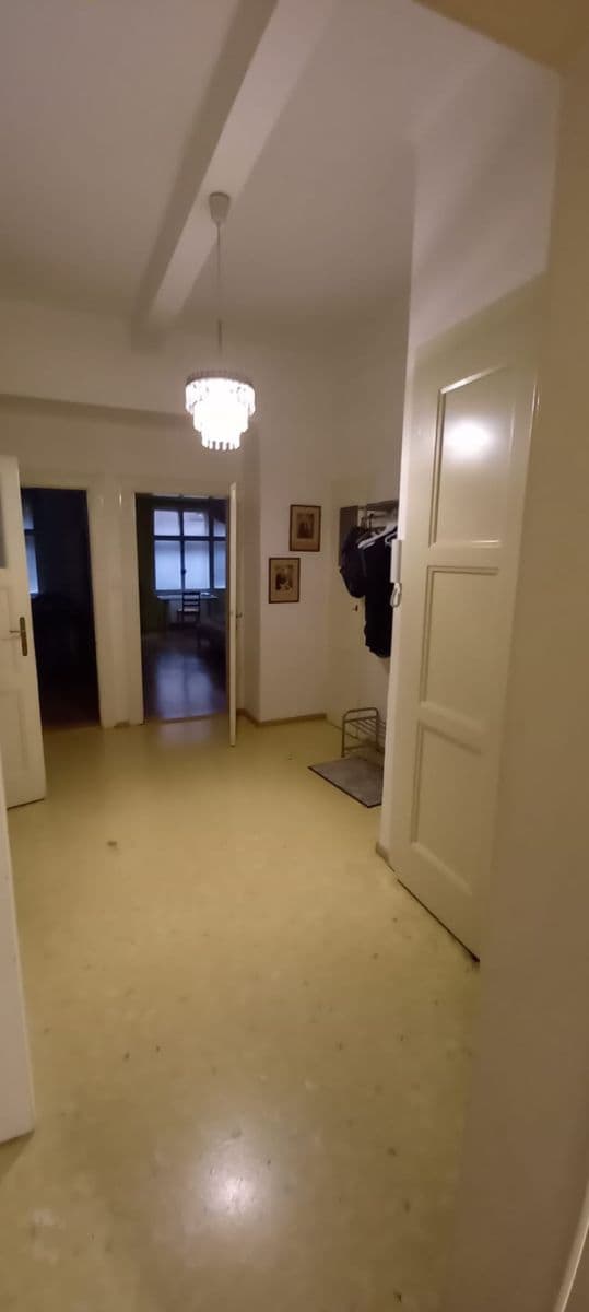 Prenájom bytu 3-izbový 75 m², Schnirchova, Praha, Praha Prenájom bytu 3-izbový 75 m², Schnirchova, Praha, Praha