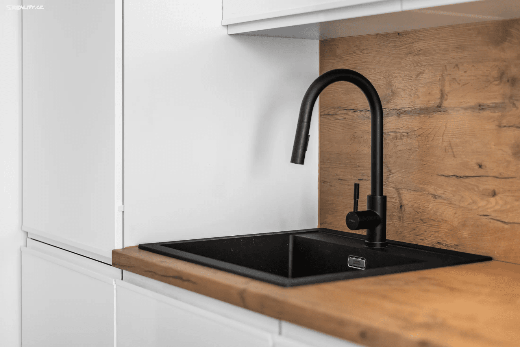 Predaj bytu 3-izbový 56 m², Na Dvorcích, Praha, Praha Predaj bytu 3-izbový 56 m², Na Dvorcích, Praha, Praha