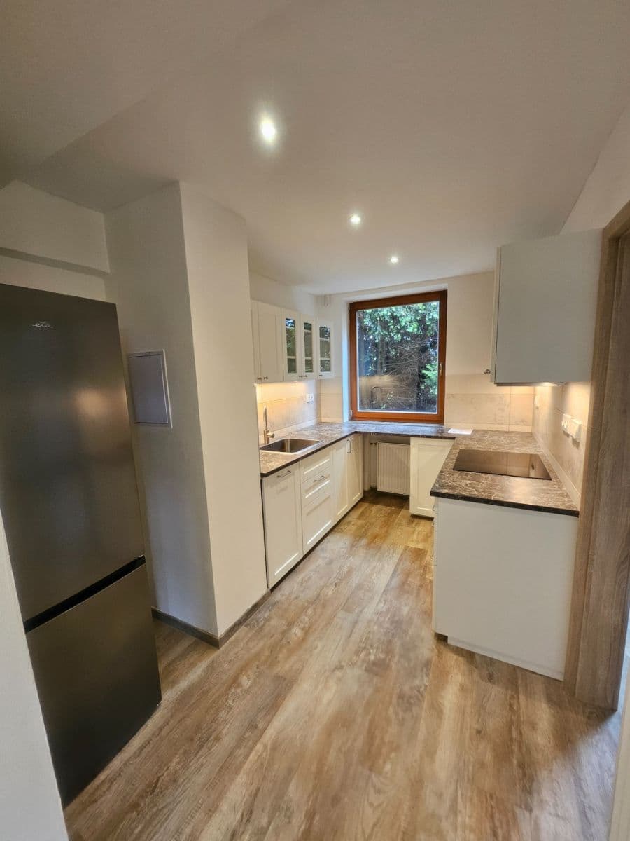 Prenájom bytu 3-izbový 60 m², Nad Obcí II, Praha, Praha Prenájom bytu 3-izbový 60 m², Nad Obcí II, Praha, Praha