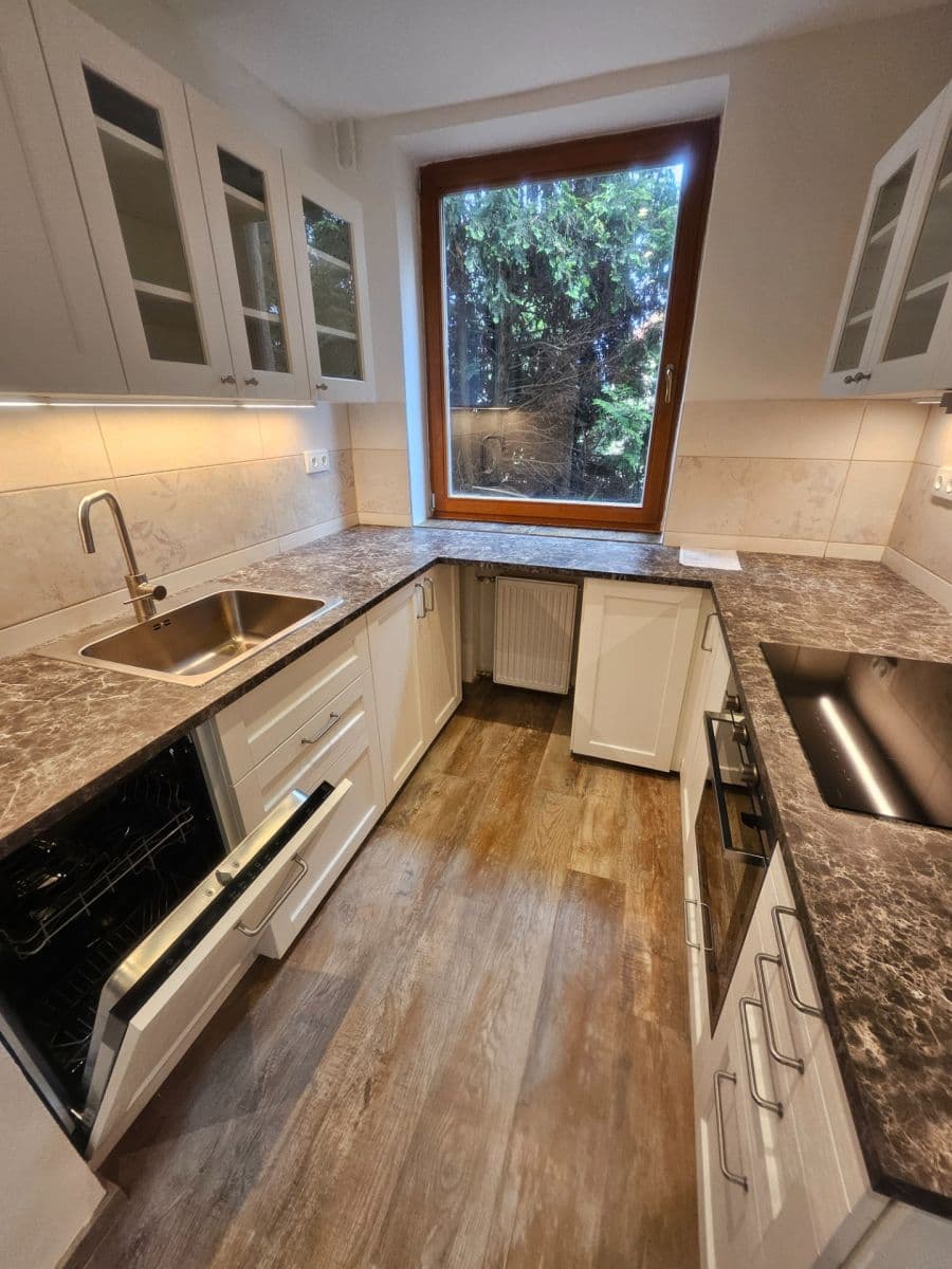 Prenájom bytu 3-izbový 60 m², Nad Obcí II, Praha, Praha Prenájom bytu 3-izbový 60 m², Nad Obcí II, Praha, Praha