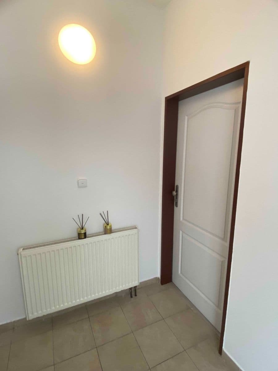 Prenájom bytu 1-izbový 33 m², Nádražní, Líbeznice, Středočeský kraj Prenájom bytu 1-izbový 33 m², Nádražní, Líbeznice, Středočeský kraj