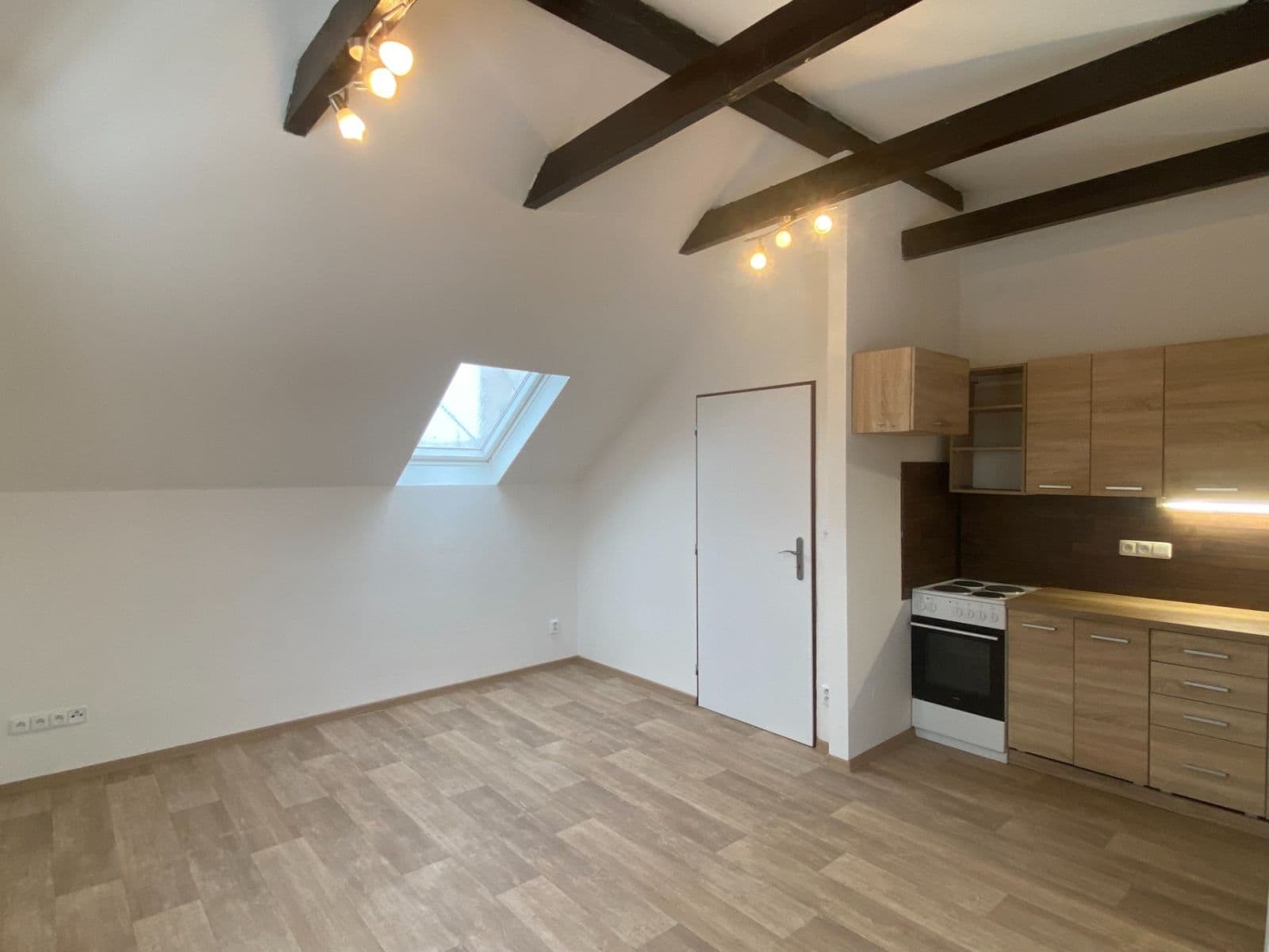 Prenájom bytu 1-izbový 33 m², Nádražní, Líbeznice, Středočeský kraj Prenájom bytu 1-izbový 33 m², Nádražní, Líbeznice, Středočeský kraj