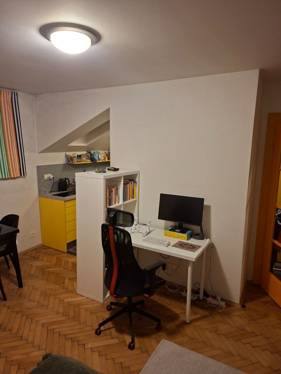 Prenájom bytu 1-izbový 28 m², Voroněžská, Praha, Praha Prenájom bytu 1-izbový 28 m², Voroněžská, Praha, Praha