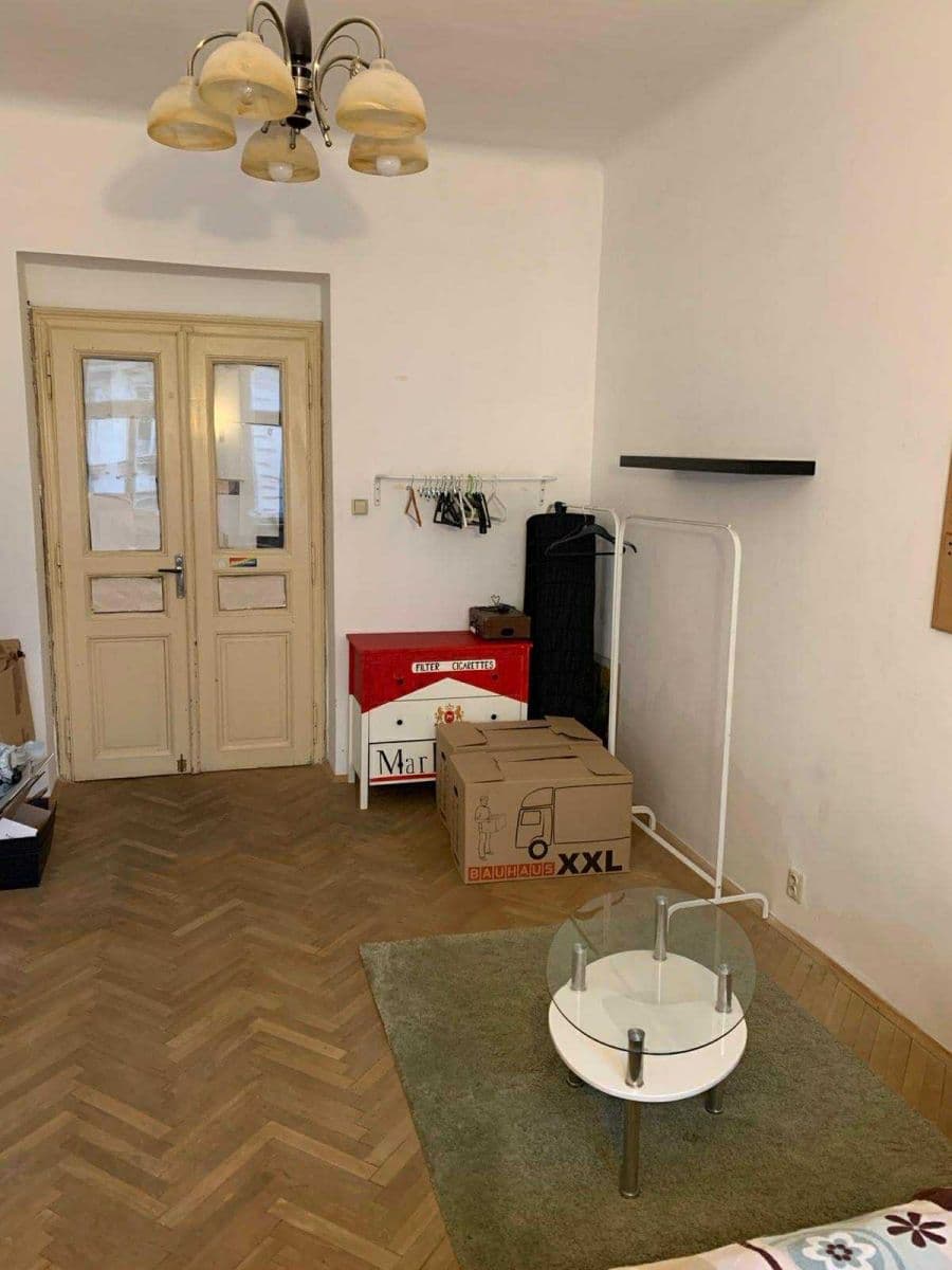 Prenájom bytu 3-izbový 30 m², Rumunská, Praha, Praha Prenájom bytu 3-izbový 30 m², Rumunská, Praha, Praha