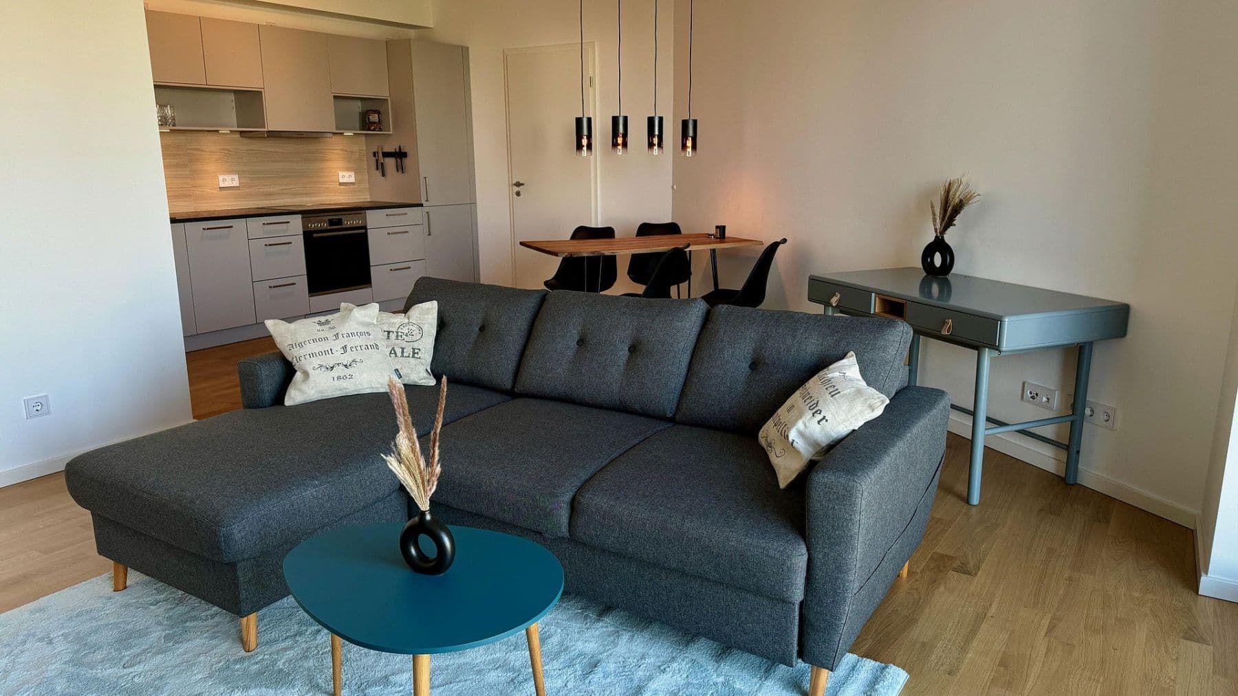 Prenájom bytu 2-izbový 59 m², Weserstr 44, Berlin, Berlín Prenájom bytu 2-izbový 59 m², Weserstr 44, Berlin, Berlín