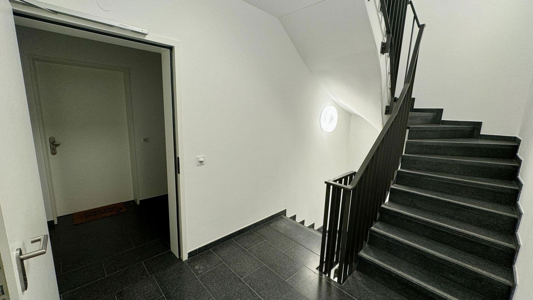 Prenájom bytu 2-izbový 59 m², Weserstr 44, Berlin, Berlín Prenájom bytu 2-izbový 59 m², Weserstr 44, Berlin, Berlín